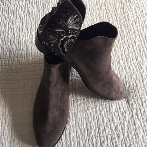 NWT Kenneth Cole suede boot w/ankle embellishment - Picture 11 of 13